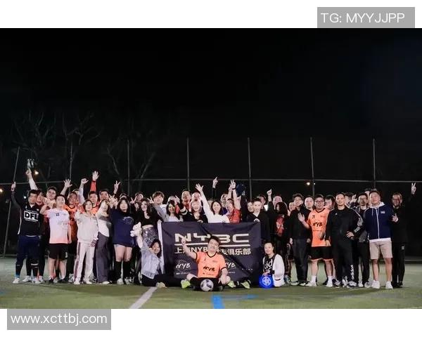 开凯迪拉克退役足球明星的豪华生活与精彩回忆分享